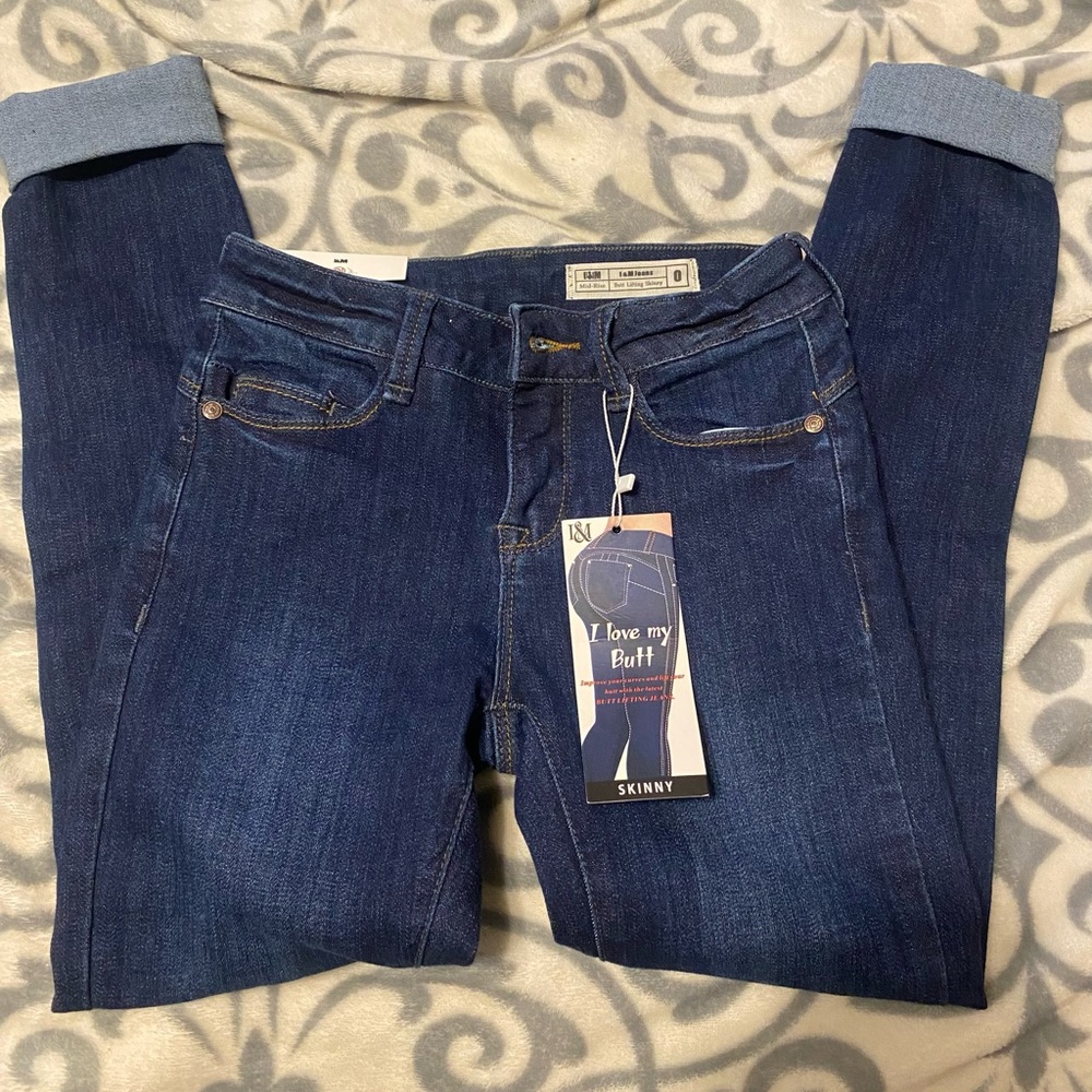 Butt lifting dark blue skinny jeans